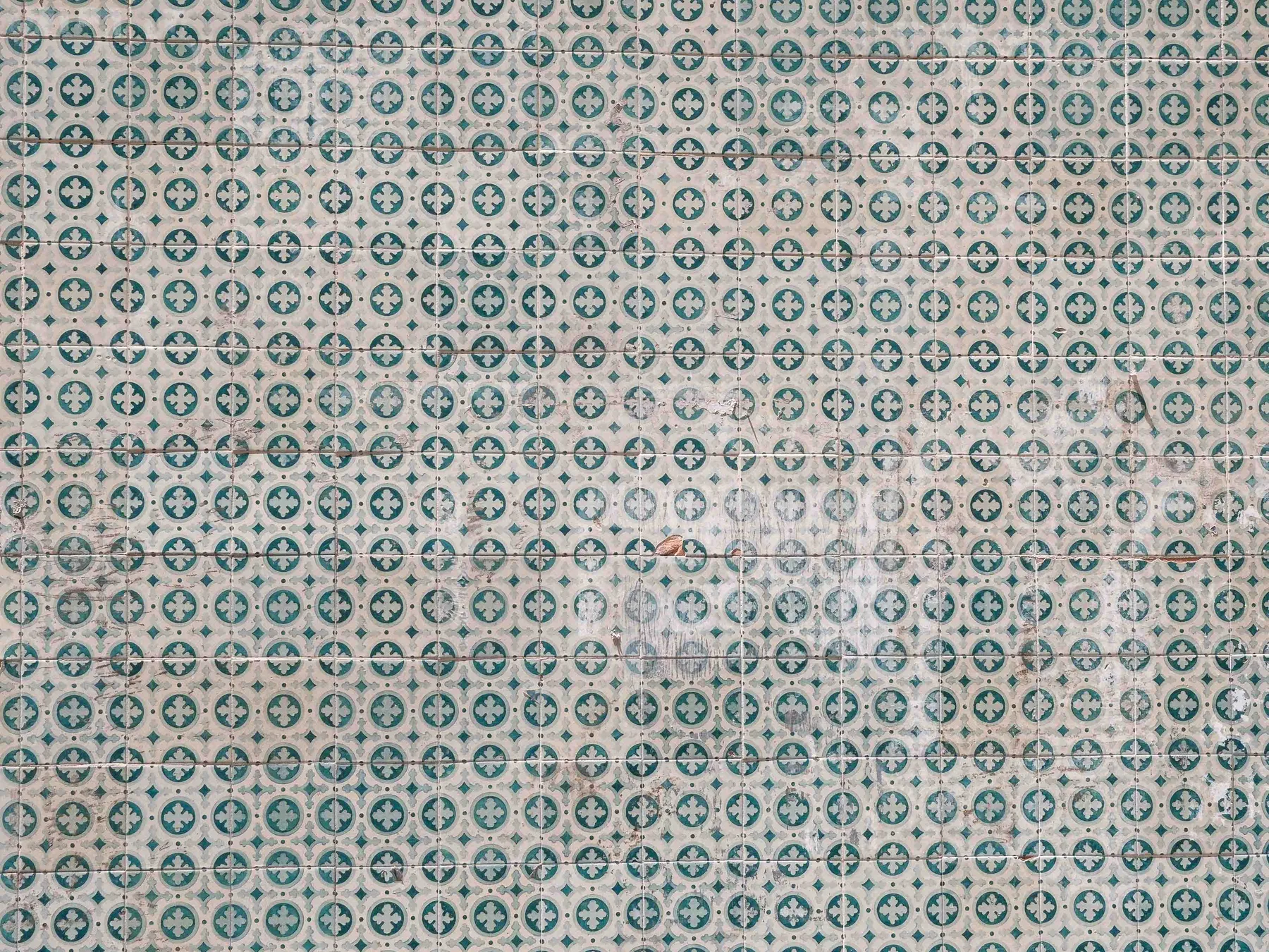 Motif répété sur une façade en azulejos, photographie de Michel.